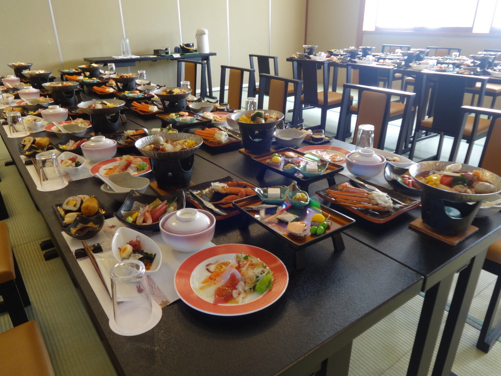 和宴会場にイス、テーブルをご用意致しました