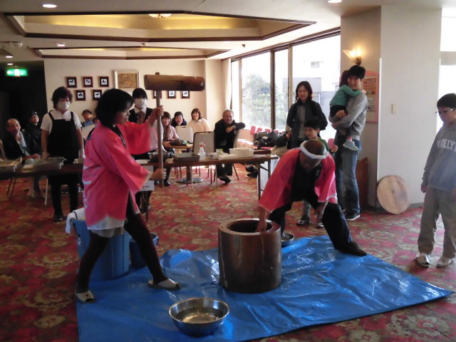☆～お餅つき大会開催中～☆